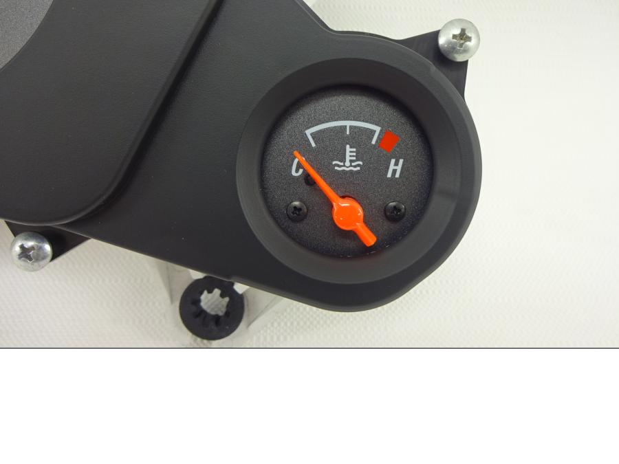 Baksidan på Instrumentpanel från en Honda XL 650 V -2007 motorcykel.