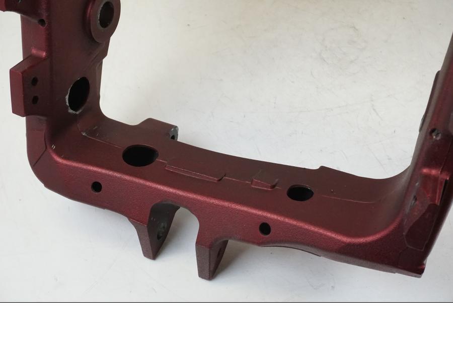 Snett nerifrån på Ram från en Yamaha YZF 1000 R1 -2009 motorcykel.