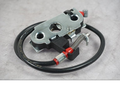 Baksidan på Sadellåsmekanism från en Ducati Multistrada V4 -2024 motorcykel.