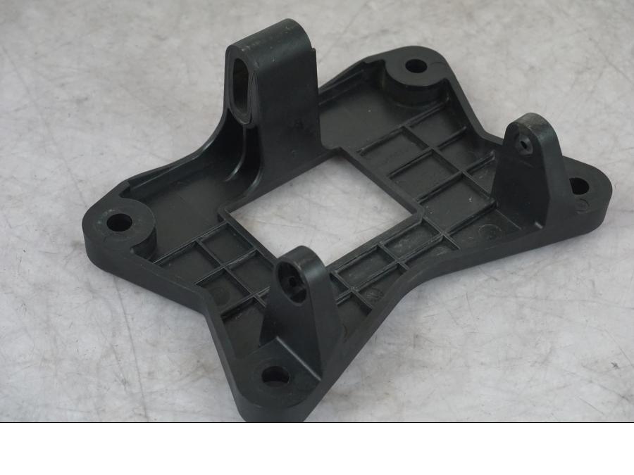 Höger sida på Instrumentpanelsfäste från en KTM 1290 Super Adventure S -2022 motorcykel.