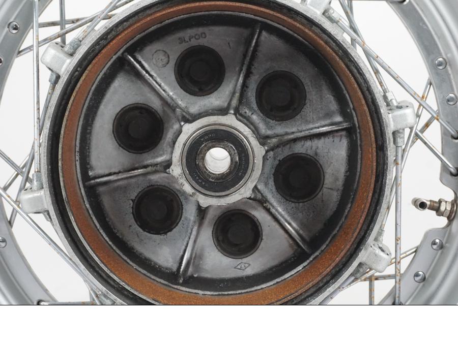 Extrabild2 på Fälg från en Yamaha XV 1100 -1996 motorcykel.