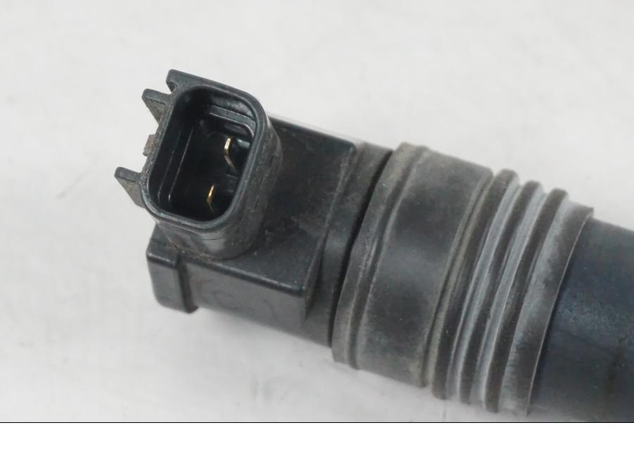 Baksidan på Tändspole från en Kawasaki ER-6N ABS -2010 motorcykel.