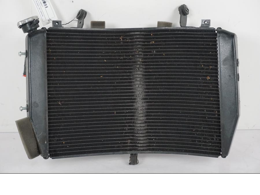 Framsidan på Vattenkyl från en Yamaha YZF 1000 R1 -2007 motorcykel.