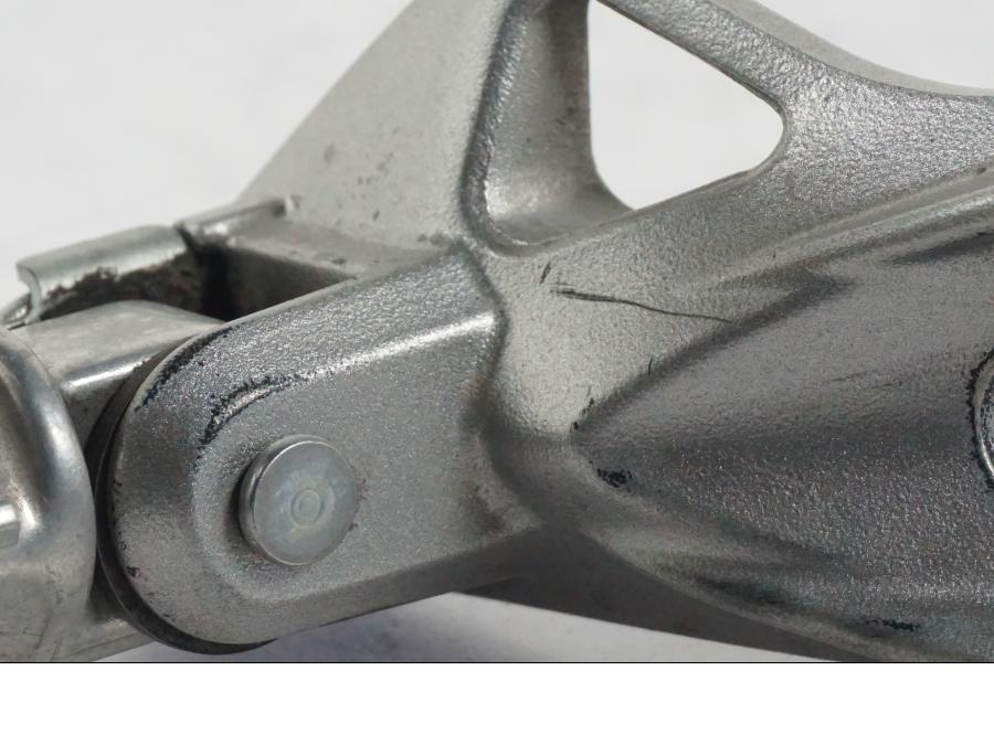 Höger sida på Fotpinne från en Kawasaki ZX-6R -2005 motorcykel.