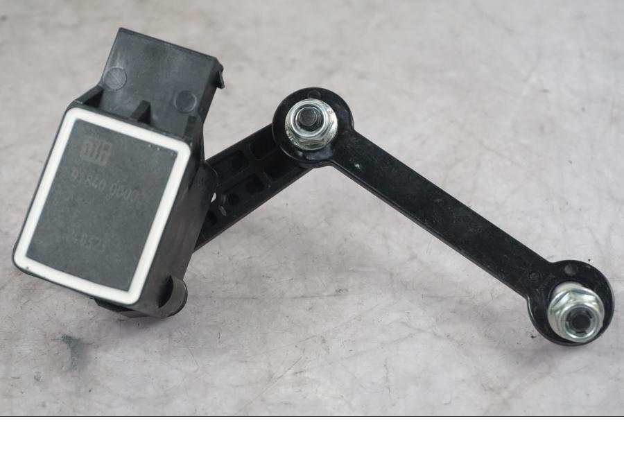 Snett nerifrån på Nivåsensor från en Ducati Multistrada V4 -2024 motorcykel.