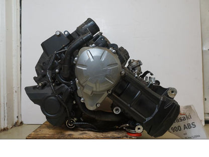 Framsidan på Motor från en Kawasaki Z 900 -2017 motorcykel.