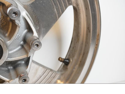 Vänster sida på Fälg från en Kawasaki VN 1500 Classic Tourer -2003 motorcykel.