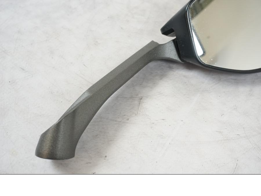 Baksidan på Backspegel från en Ducati Multistrada 950 -2020 motorcykel.