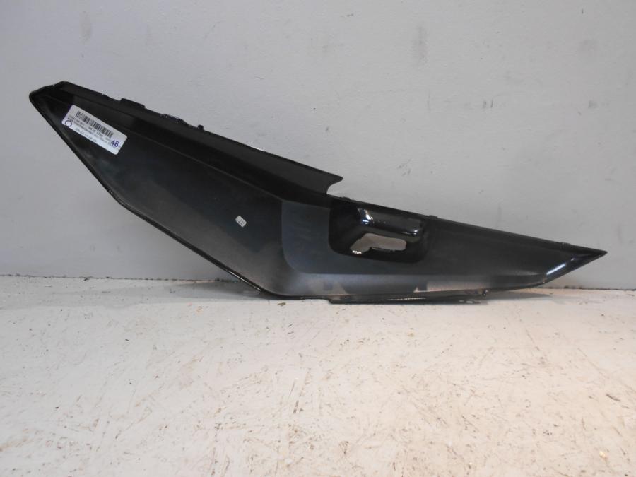 Baksidan på Bakvinge från en BMW K 1600 -2015 motorcykel.