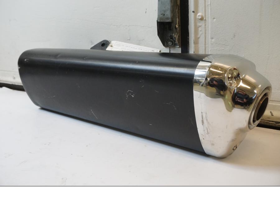 Framsidan på Ljuddämpare från en Suzuki GSX 1300 R -2009 motorcykel.