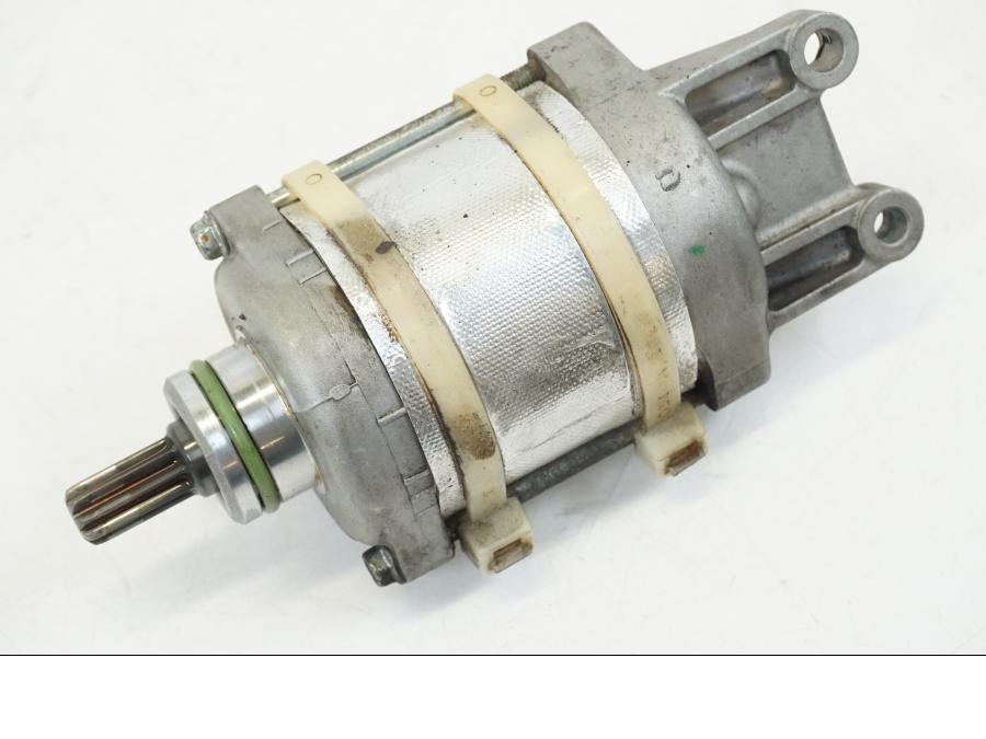 Snett uppifrån på Startmotor från en Ducati Streetfighter V4 -2020 motorcykel.