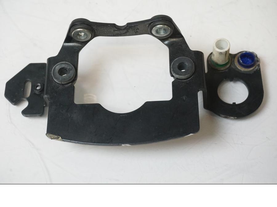 Extrabild2 på <p>Instrumentpanelsfäste från Husaberg FS 650 E 2004.</p>

<p>Lacksläpp finns se bilder.</p> motorcykel.