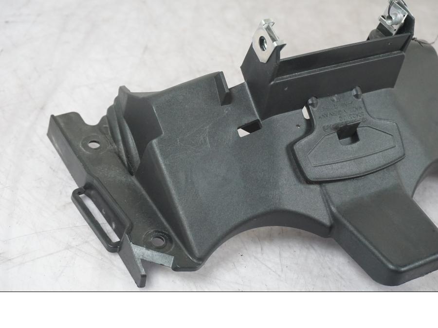 Baksidan på Sadelfäste från en BMW F 800 R -2018 motorcykel.