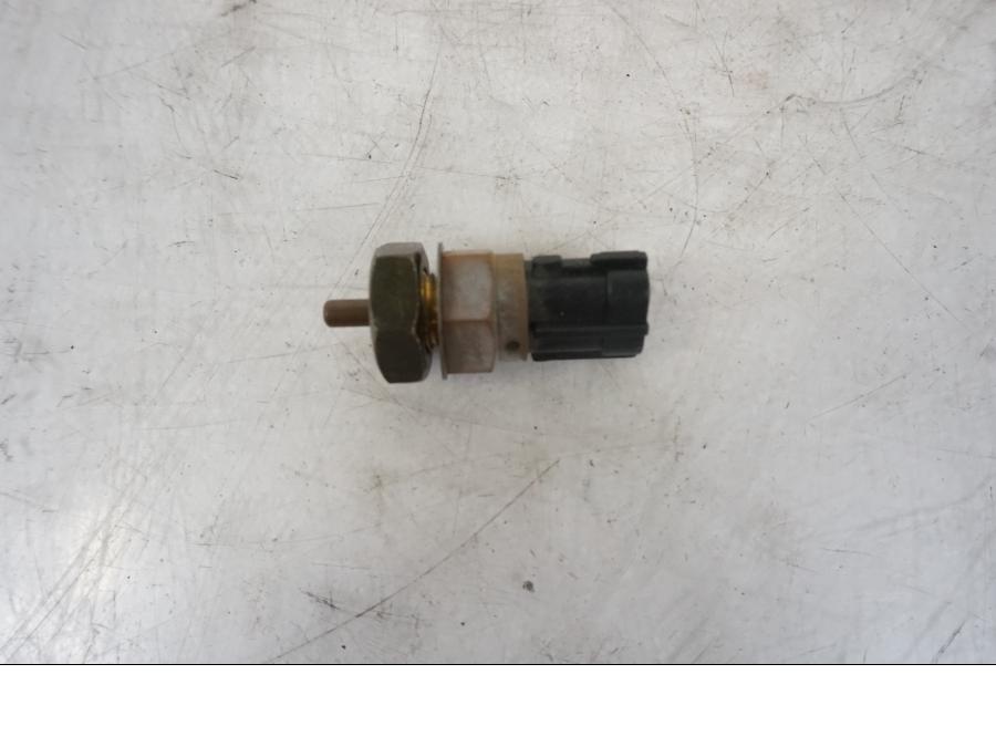 Baksidan på Luftburksensor från en Kawasaki VN 1500 -2003 motorcykel.