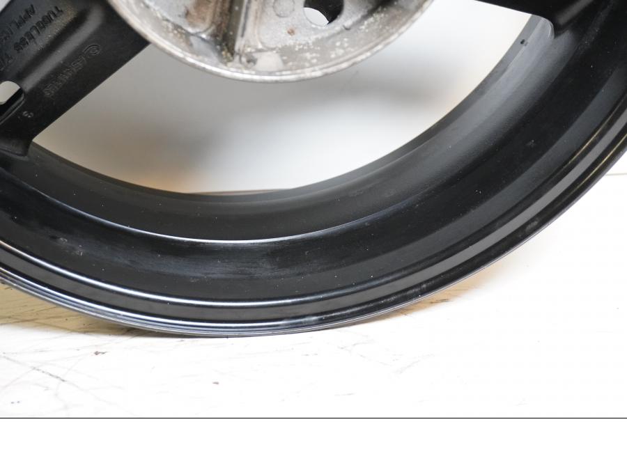 Extrabild4 på Fälg från en Suzuki GSX-R 600 -2004 motorcykel.