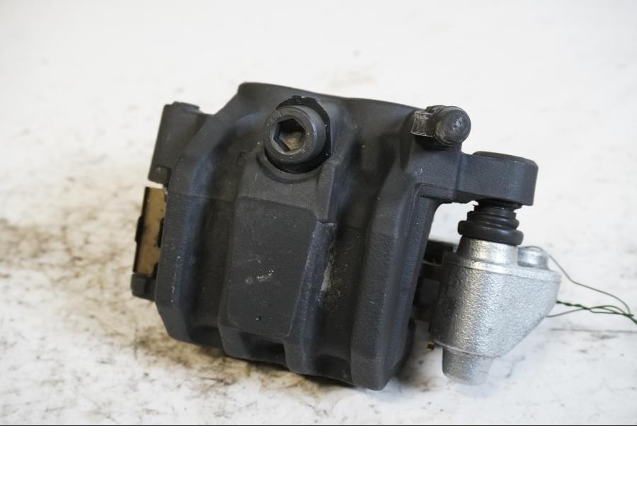 Baksidan på Bromsok från en Kawasaki Z 750 -2008 motorcykel.