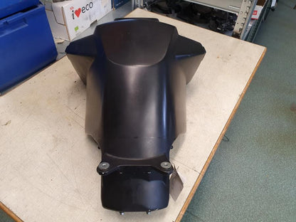 Vänster sida på Bensintank från en KTM RC8 -2009 motorcykel.