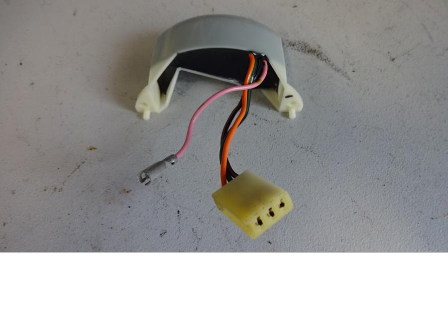 Baksidan på Vattenkylgivare från en Suzuki VS 800 -2000 motorcykel.