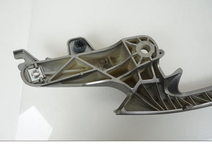 Snett uppifrån på Passagerarhandtag från en Honda NT 700 -2008 motorcykel.