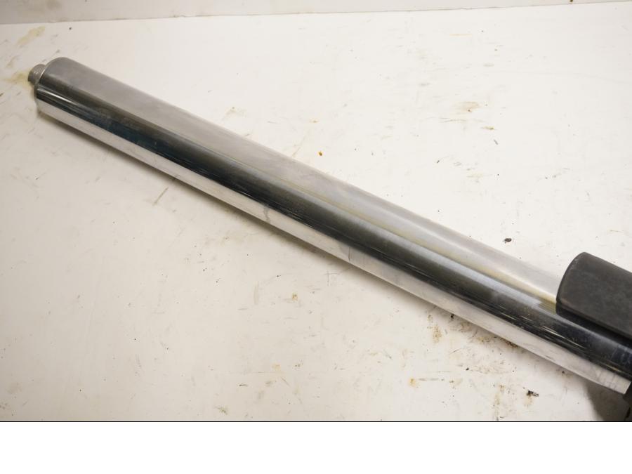 Höger sida på Gaffelben från en Triumph TT 600 -2001 motorcykel.