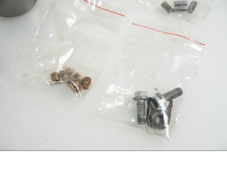 Baksidan på Oljepump från en KTM 1290 Super Duke R -2021 motorcykel.