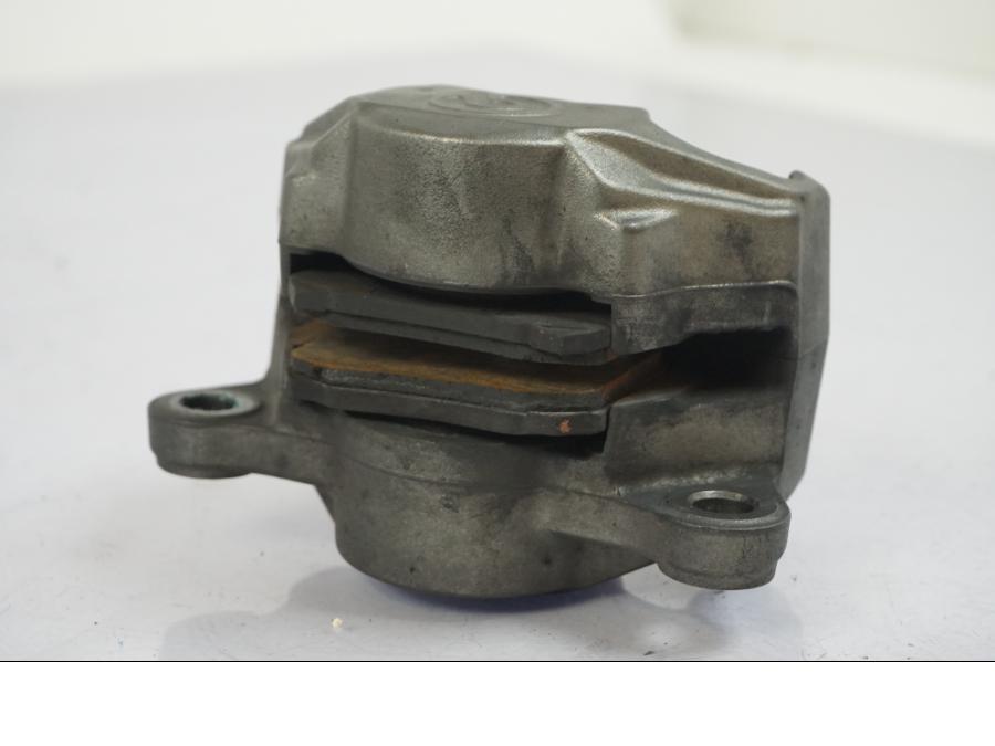 Vänster sida på Bromsok från en KTM 1290 Super Duke R -2015 motorcykel.