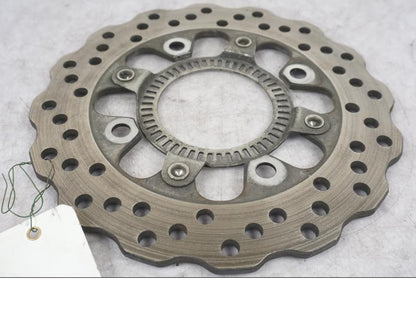 Höger sida på <p>Bromsskiva bak från Kawasaki ER-6N ABS 2011.</p>

<p>220x4,89mm</p> motorcykel.