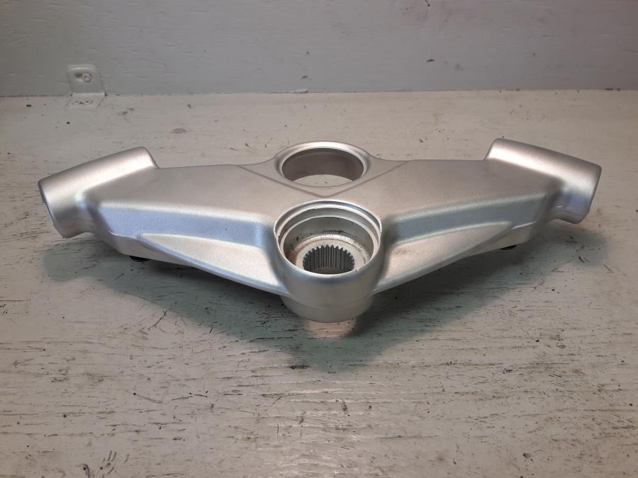 Framsidan på Gaffelkrona från en BMW K 1200 S -2008 motorcykel.