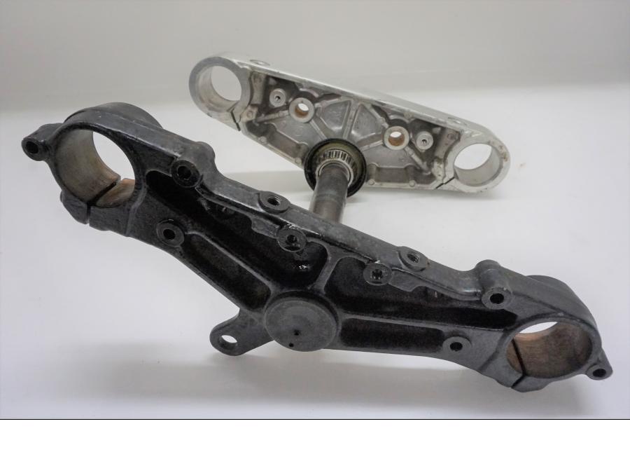 Höger sida på Gaffelkrona från en Yamaha XVZ 1300 -1997 motorcykel.