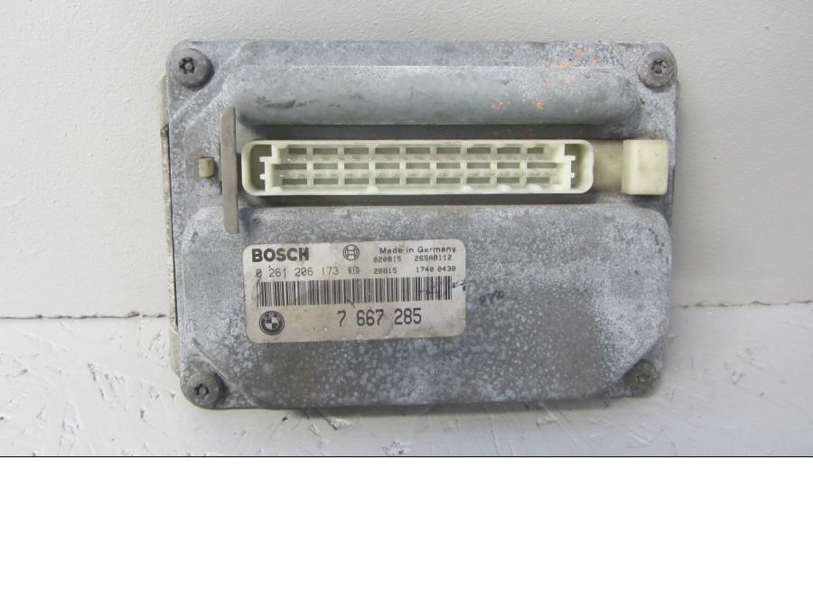 Framsidan på <p>7 667 285</p>

<p>Denna motronic tänder inte huvud tändstift, bara sekundära tändstiften; MOTRONIC är till en hoj med ett tändstift, enligt kunden.</p> motorcykel.