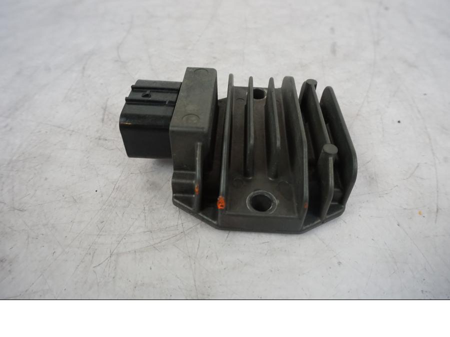 Baksidan på Likriktare från en KTM 1290 Super Duke R -2021 motorcykel.