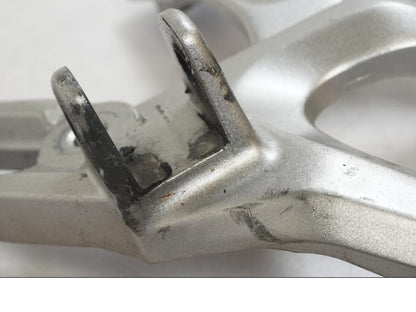 Baksidan på Fotpinnefäste från en Yamaha MT-09 -2019 motorcykel.