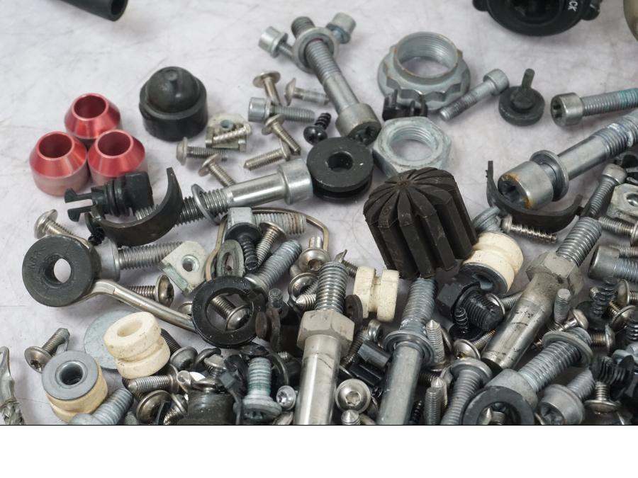 Snett uppifrån på Skruv / Mutter etc från en BMW K 1600 GTL -2015 motorcykel.