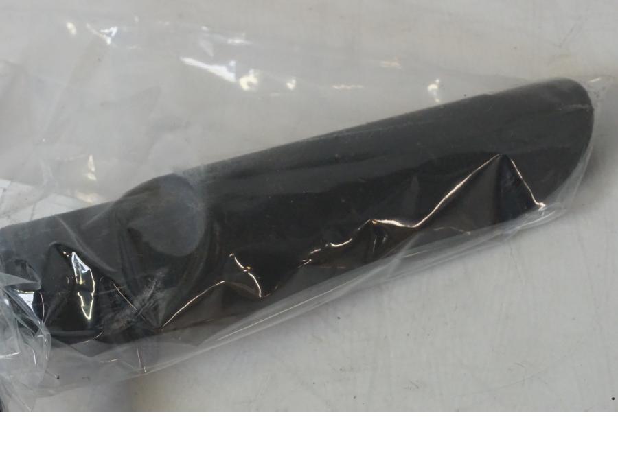 Höger sida på Hasplåt från en Suzuki VZR 1800 -2009 motorcykel.