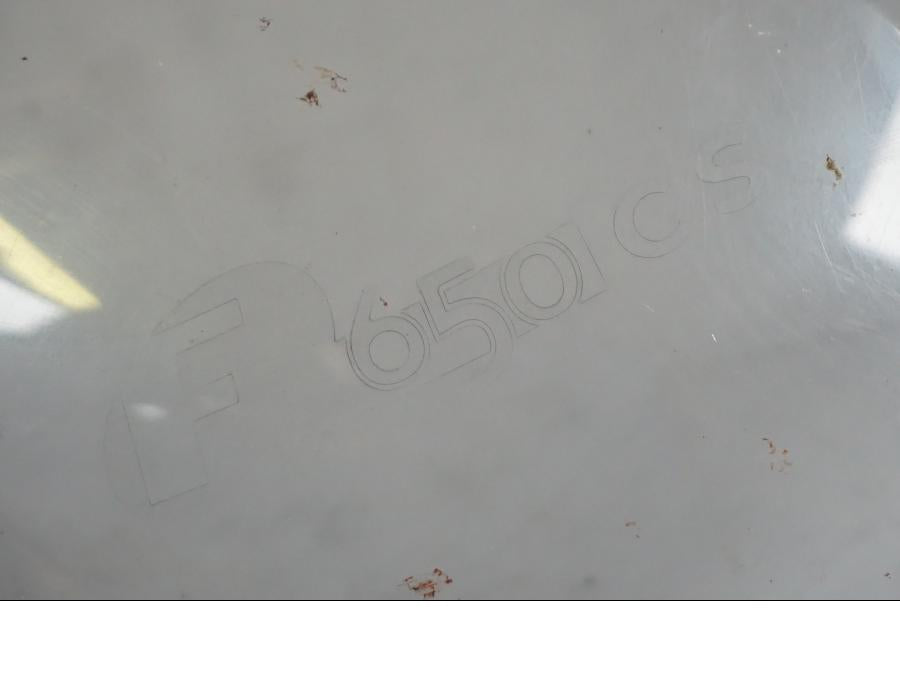 Baksidan på Vindruta från en BMW F 650 CS -2002 motorcykel.