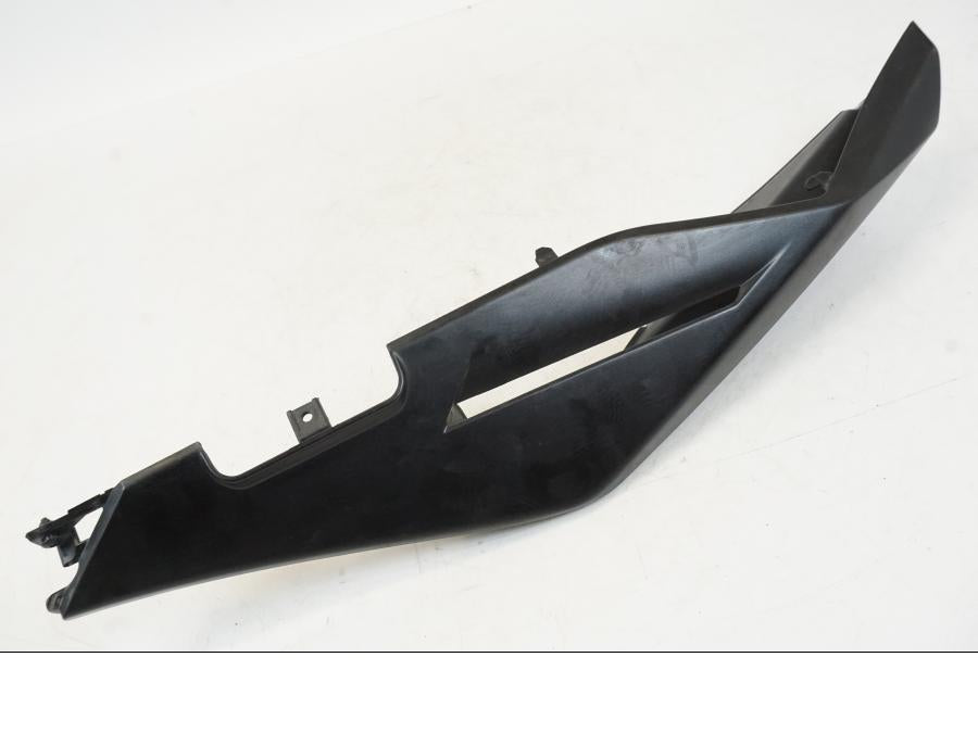 Framsidan på Bakvinge från en Aprilia Tuono V4R -2011 motorcykel.