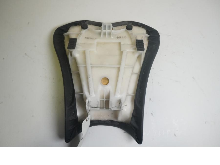 Snett uppifrån på Sadel från en Kawasaki ZX-10R -2008 motorcykel.