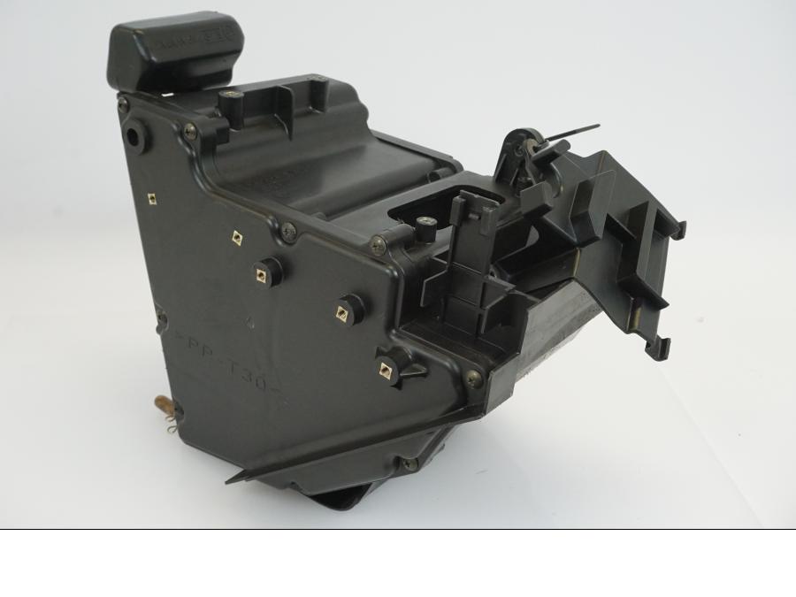 Höger sida på Luftburk från en Yamaha XT 660 R -2004 motorcykel.