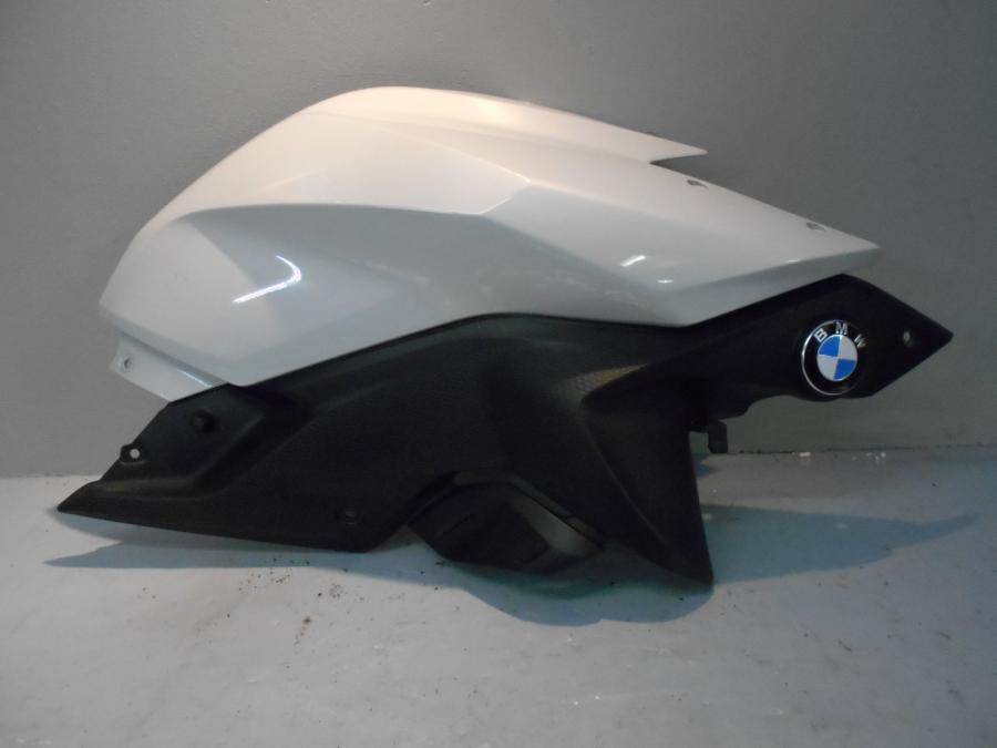 Framsidan på Bensintankskåpa från en BMW R 1200 RS -2016 motorcykel.