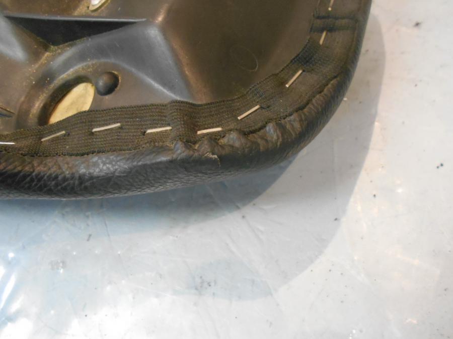 Höger sida på Sadel från en Triumph Sprint RS -2004 motorcykel.