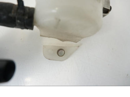 Snett uppifrån på Bromshuvudcylinder från en Yamaha YZF 1000 R1 -2002 motorcykel.