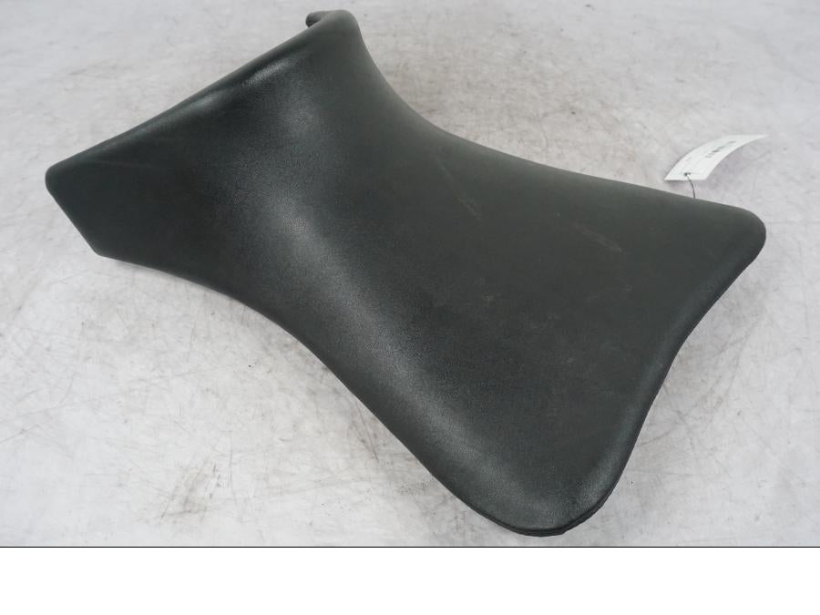 Framsidan på Sadel från en Buell 1125 R -2008 motorcykel.