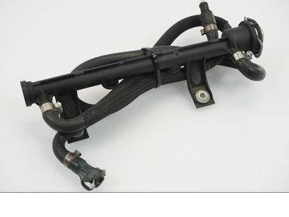 Baksidan på Fuel Rail från en BMW K 1200 RS -2002 motorcykel.