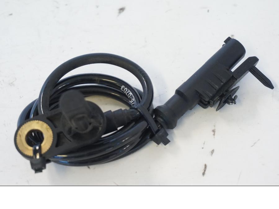 Vänster sida på ABS givare från en Kawasaki ER-6N -2012 motorcykel.