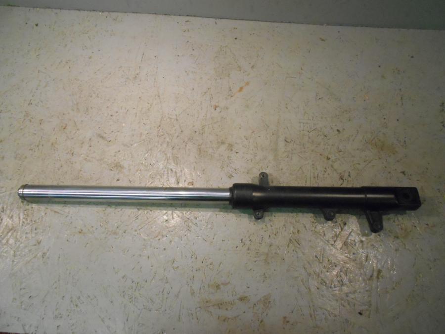 Framsidan på Gaffelben från en Honda CBR 125 R -2007 motorcykel.