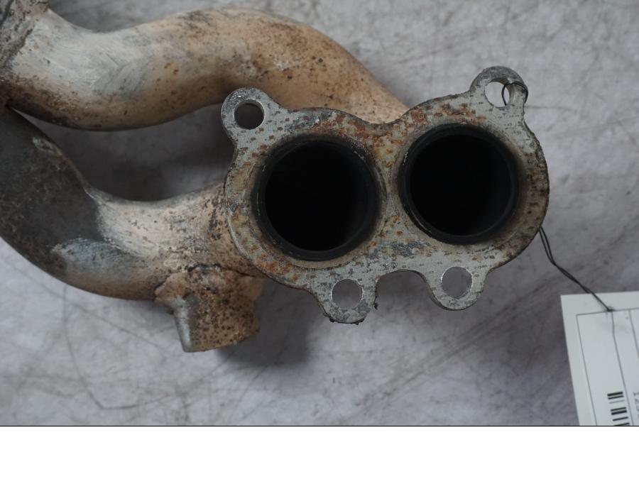 Snett uppifrån på Grenrör från en Buell 1125 R -2008 motorcykel.