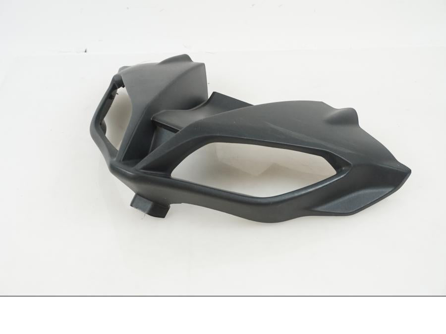 Baksidan på Strålkastarkåpa från en Yamaha MT-09 Tracer -2021 motorcykel.