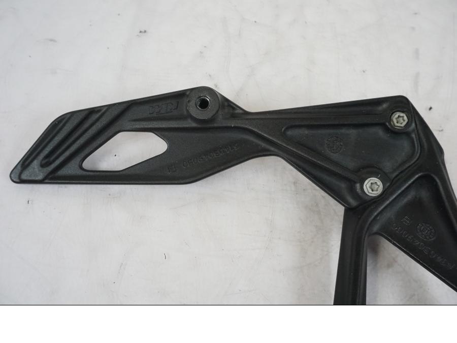 Extrabild2 på Fotpinnefäste från en KTM 1290 Super Duke -2019 motorcykel.