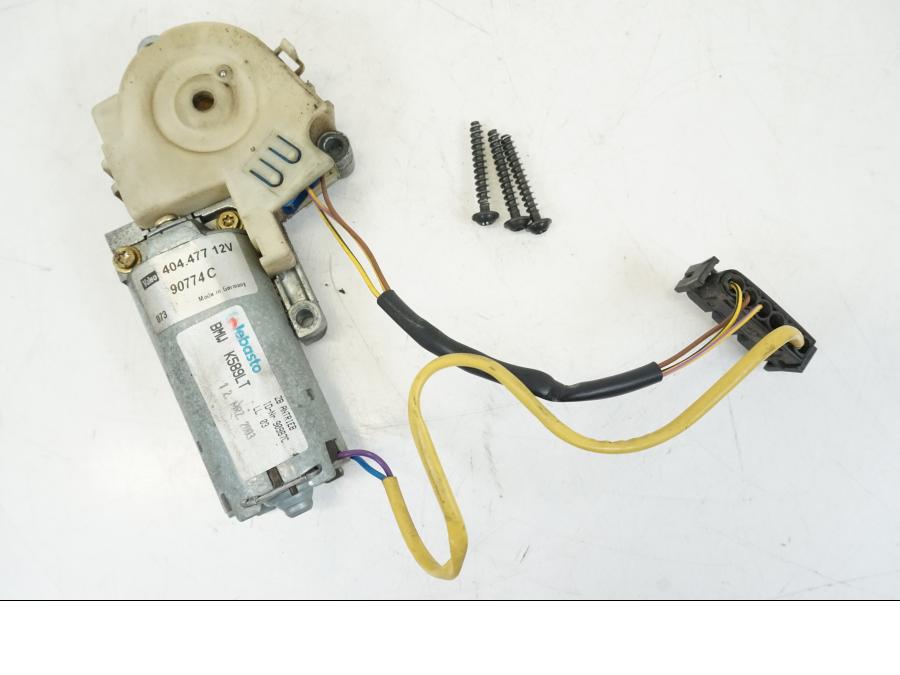 Framsidan på Vindrutemotor från en BMW K 1200 LT -2004 motorcykel.