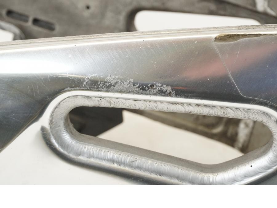 Extrabild1 på Sving från en Aprilia Tuono V4R -2011 motorcykel.